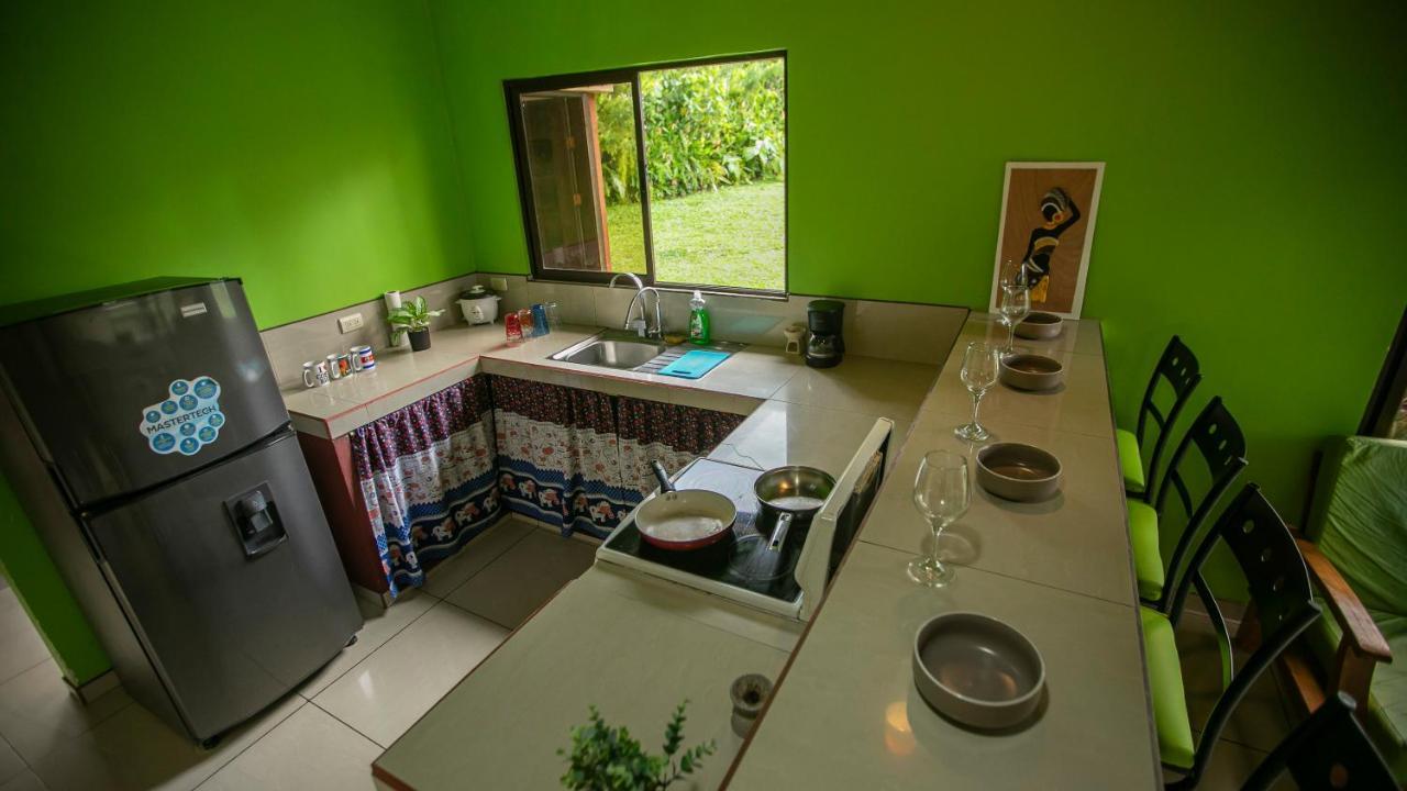 Green Leaf House La Fortuna Bagian luar foto
